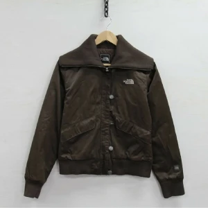 North face vinterjacka - Vinterjacka från North face, använd men fortfarande i mycket bra skick🤗