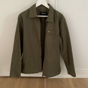 Lyle & scott jacka - Säljer min jacka/over shirt, inhandlad för något år sedan, om jag missat någon viktig info så är det bara att skriva.