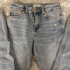 jeans - jeans från pull&bear. aldrig använda då dem inte suttit snyggt på mig o använt andra jeans istället. 