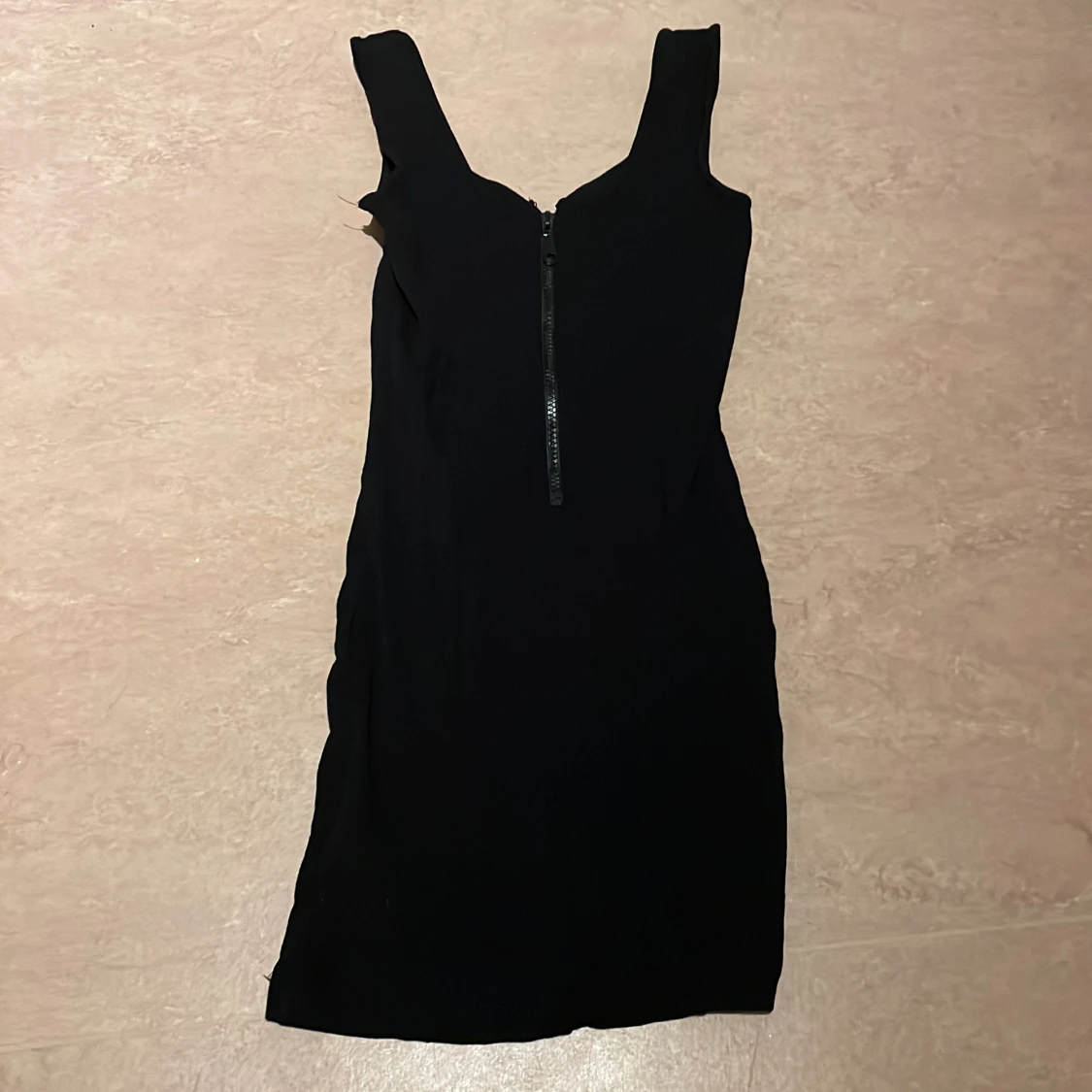 Svart tajt klänning - 90