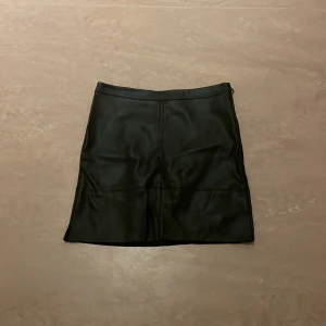  Skinnkjol  - Kort kjol med drag kedja