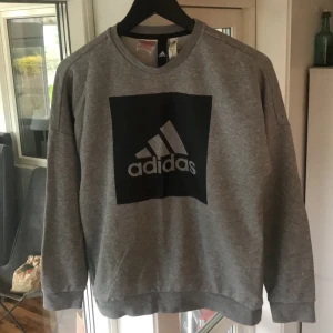 Adidas - Adidaströja i fint skick! Stl M, 11-12 år