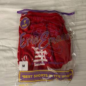 Säljer ee shorts Aldrig använda  Pris kan sänkas vid snabb affär Storlek medium Upphämtning eller posta