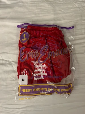 Eric Emanuel - Säljer ee shorts Aldrig använda  Pris kan sänkas vid snabb affär Storlek medium Upphämtning eller posta