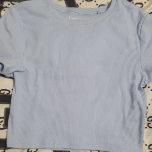 Helt ny crop tshirt - Aldrig använd ny utan pris lapp