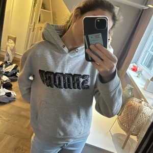Sandro hoodie  - Säljer mina sandro hoodie som tyvärr inte kommer till användning längre. Hör av er vid frågor 💓