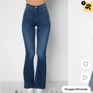 bootcut jeans - jättefina jeans från BUBBLEROOM aldrig använda då dom var för långa, jag är 150💖