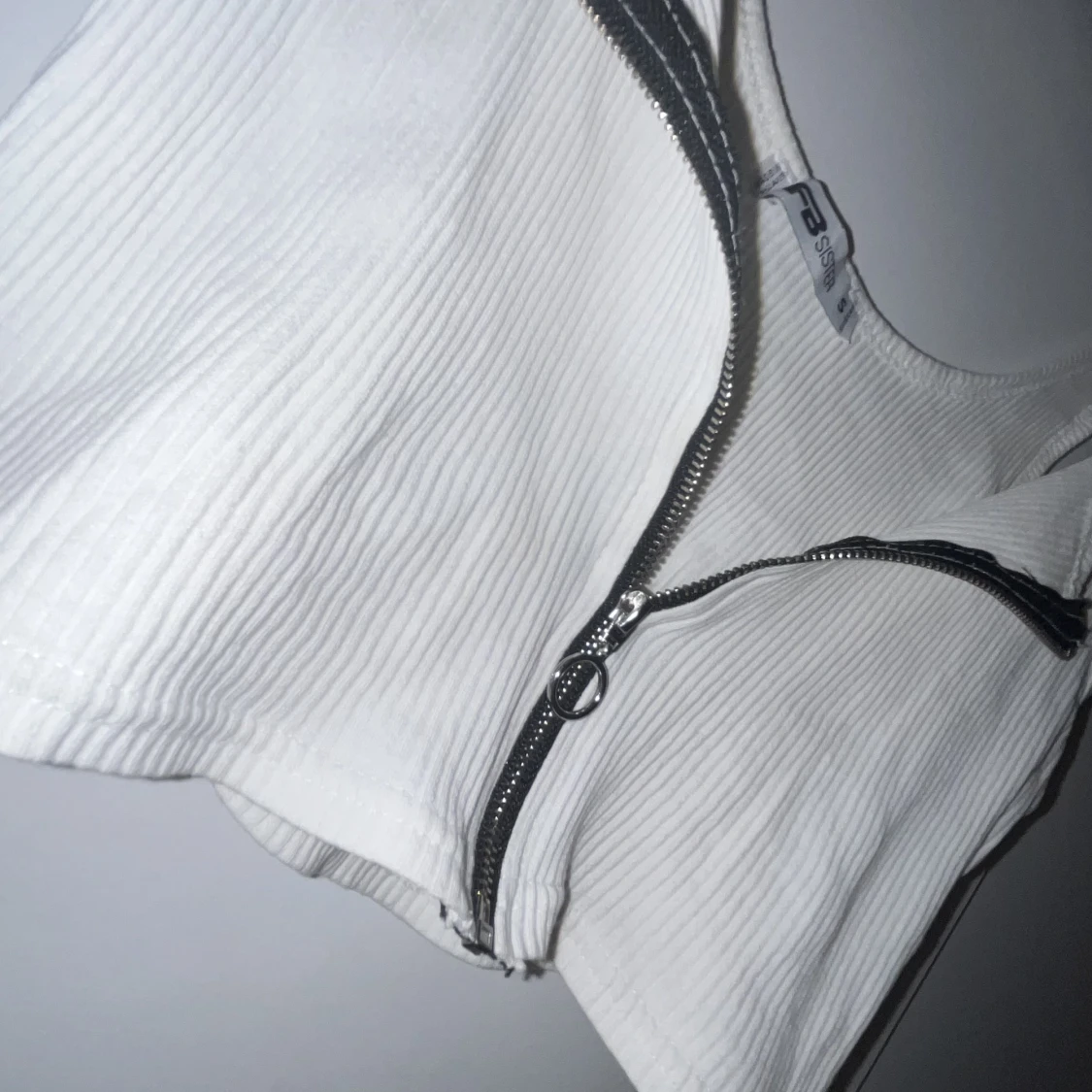 Vit topp med dragkedja - 90