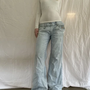 Lågmidjade jeans - Jättesnygga lågmidjade jeans från diesel! Helt okej skick! Midjemått rakt över 42 innebenslängd: 76 cm