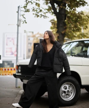 Zara jacka  - Jättemysig jacka från zara i strl xs men passar även s frakt tillkommer och pris kan diskuteras nypris 559kr✨ tvättas innan jag skickar från päls och rökfritt hem inga defekter💖fråga på om ni undrar något💖