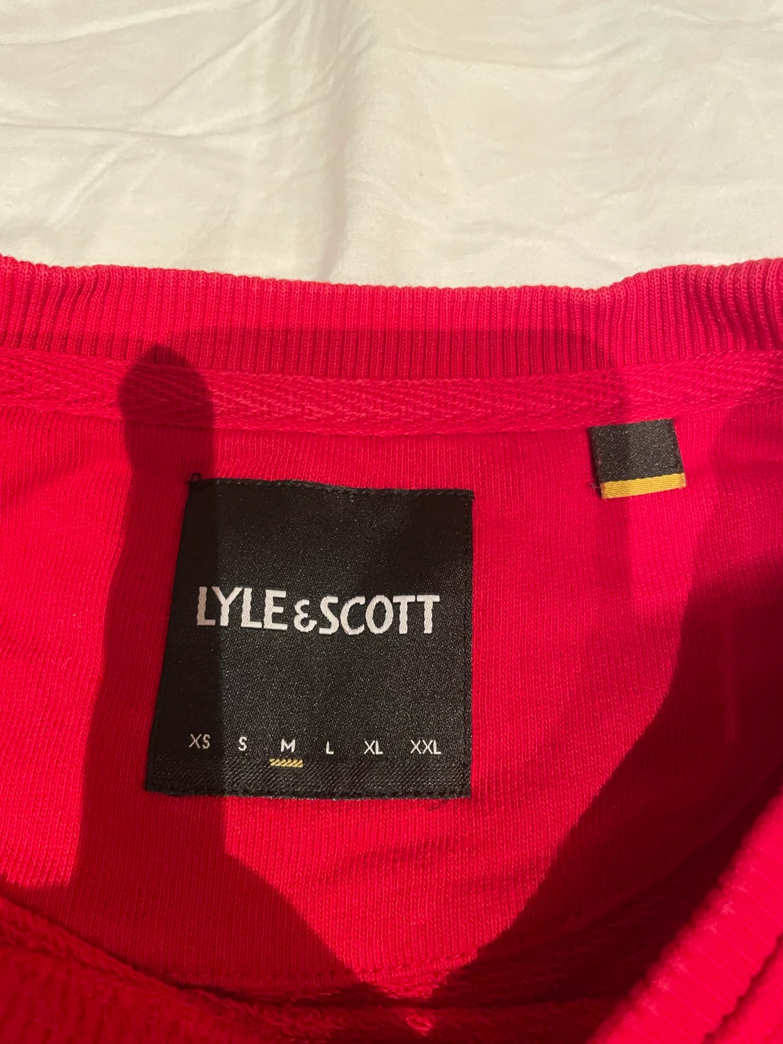 Röd Lyle & Scott tröja  - 90