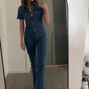 Jeansdräkt  - Jeansdräkt från stradivarius, stl S