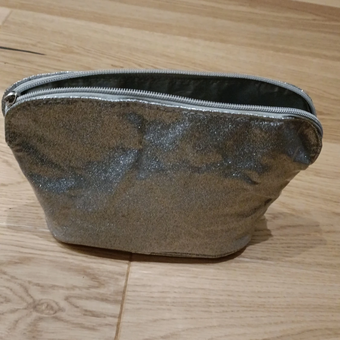 En penselskrin/nessisär/sminkväska från lumene - 91