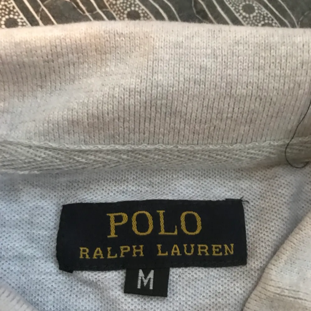 Väldigt fin polo shirt från Ralph Lauren  Storlek: M . T-shirts.