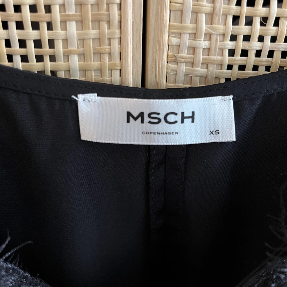 Svart linne med spets - 90