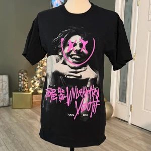 YUNGBLUD 2019 TOUR SHIRT - Size L Used only a couple times No flaws, fresh print Official merchandise 