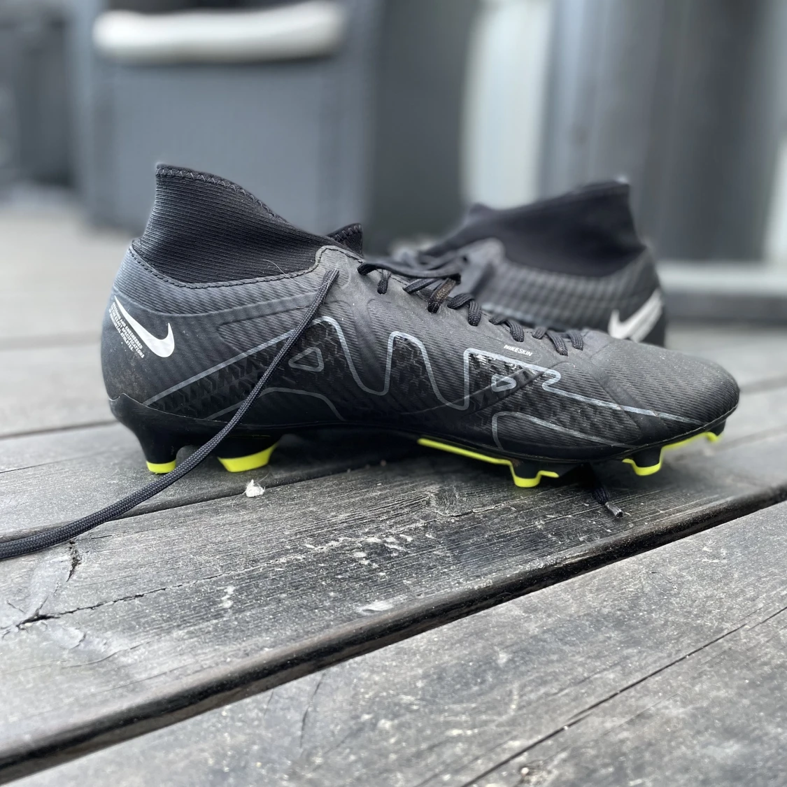 Fotbollsskor storlek 44