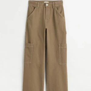 Cargo - Super fin och sköna cargopnats från H&M men de kommer inte till användning. Använda bara en gång så de är som nya!