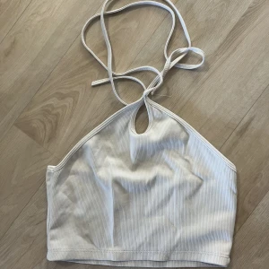Linne - Säljer detta fina linne från zara som ör perfekt till sommaren!💓💓