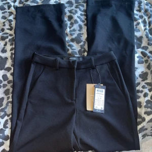 Kostymbyxor  - Supersnygga kostymbyxor från veromoda. Säljer pga att dem är för små/korta. Därav inga bilder med dem på. Helt nya! Tryck ej på köp nu!