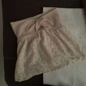 Topp - Supersöt topp men kommer tyvärr aldrig till användning. Säljer en exakt likadan fast svart också😇