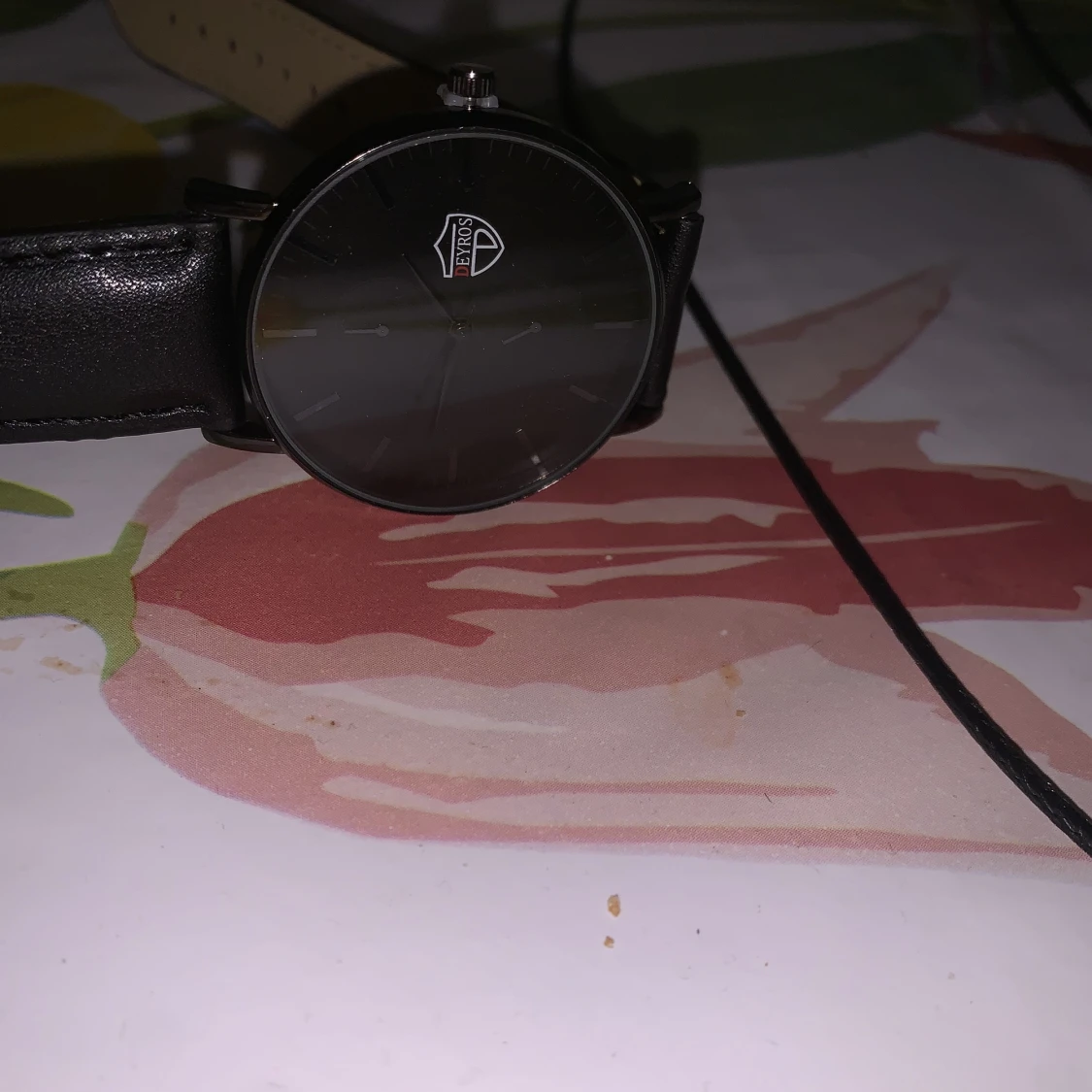 Svart klocka plus matchande halsband  - 90