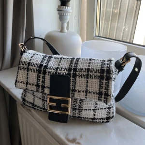 Väska  - Jättefin väska från Shein i mjukt material. Säljer pga får ingen användning av den⭐️