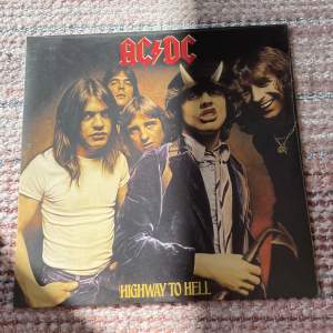 Oöppnad. Fodral med tillhörande skiva av ACDC 🎸 