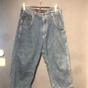 Shorts  - Baggy shorts i storlek 34. Perfekta för sommaren när det är varmt. 