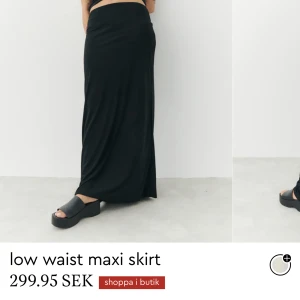Maxikjol från Gina Tricot - Low waist maxi kjol från Gina Tricot, storlek XL. Slutsåld på hemsidan. Köpt för 2 veckor sedan, endast provad men råkade dra av lappen. 