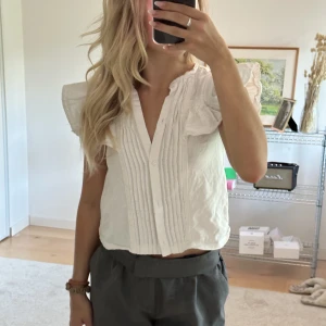 Söt blus - Populär vit blus från zara🌸så söt och somrig!