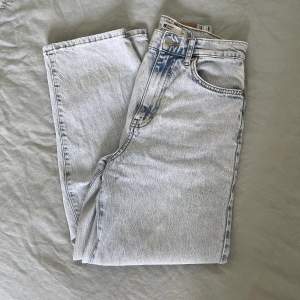 Nya jeans från Gina Tricot i storlek 34. (Nypris 499)