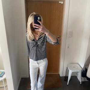 Topp - Såå söt topp med knytning och trekvartsärm 