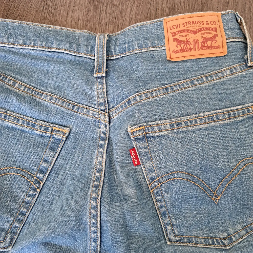 Used several times, but like new.  High weist jeans. W28 L27. Jeans & Byxor.