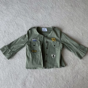 Trekvartsärmad jacka - Grön jättefin jacka med trekvartsärm