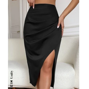 Kjol - Säljer denna superfina kjolen som är oanvänd, storlek L men skulle säga att den är mer som en M, köparen står för frakten 