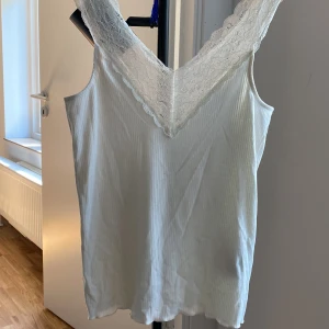 Linne  - Fin vit linne ifrån vila, endast testad 