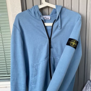 Stone Island hoodie strl S - Använd ett fåtal gånger. Storlek: S Nypris: 4000kr