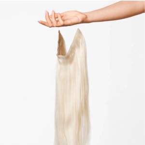 Hairband från Rapunzel of Sweden i färgen 10,10 (platinum blonde), 50cm. Säljer för högst bud! Använt enstaka gånger.💕
