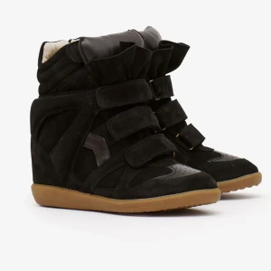 Isabel marant skor - Säljer mina isabel marant skor. Inget bevis på att de är äkta, men skulle tro de. Ser exakt ut som de riktiga. Använda men inte slitna