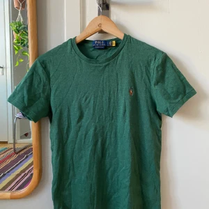 Ralph lauren t-shirt - Behöver pengarna 