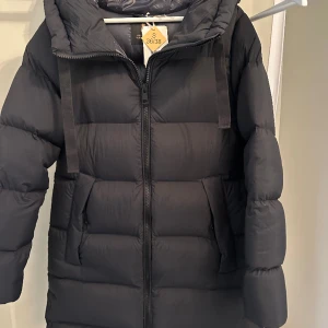 Ny Pernilla Wahlgren jacka  - Helt ny Pernilla Wahlgren jacka i stl S 36-38 inköpt för några dagar sedan aldrig använd. 