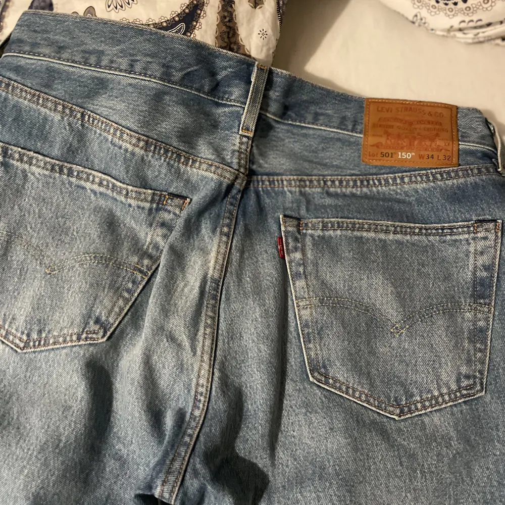 Helt nya Levis jeans använts en gång men va inget för mig. Storlek: W34 L32. Jeans & Byxor.