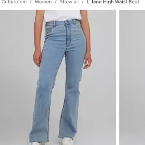 Ljusblåa high waist bootcut jeans storlek 34. (Mer som 36/38) fint skick! 