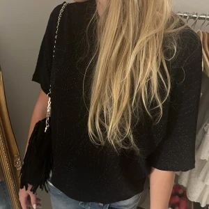 Glittrig topp🪩🪩 - Så fin glittrig svart topp, i toppenskick!