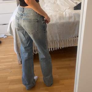 Baggy jeans från Gina Tricot som är ganska använda, jag är 164 och de är ganska långa på mig 💓🙏🏻