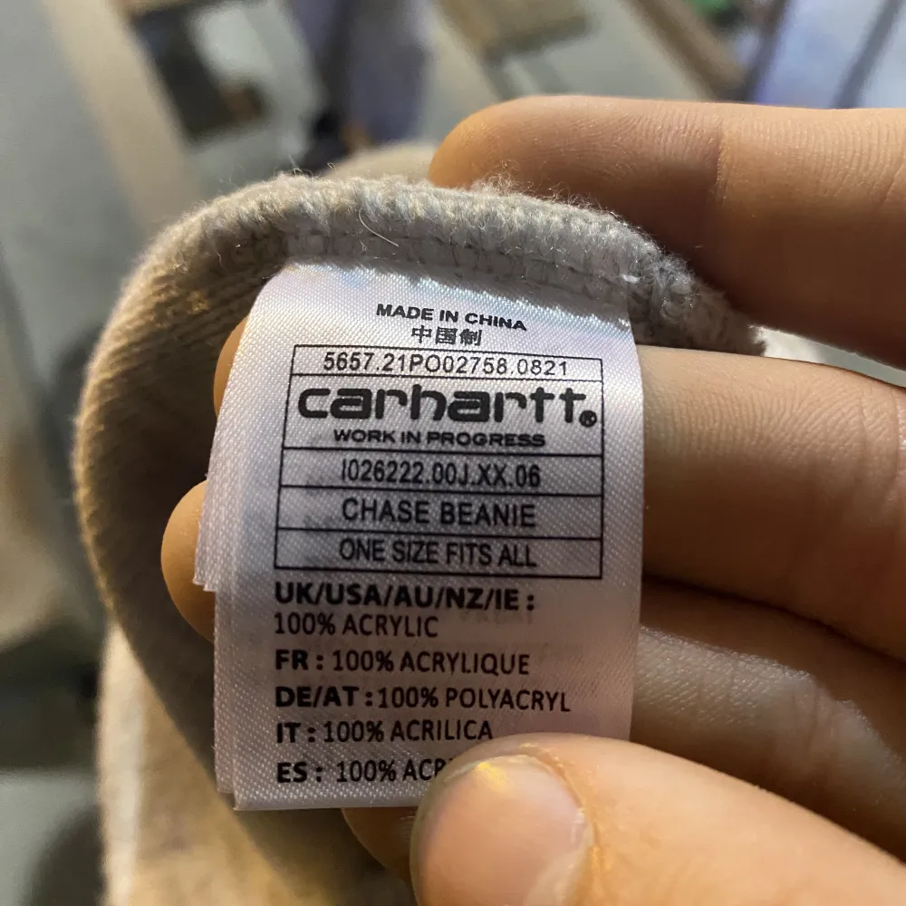 Hej hej, säljer en gammal Carhartt beanie som inte använda längre, den är lite smutsig men fixas med en tur i tvättmaskinen. Jag kan tänka mig att sälja den rätt billigt så kom med bud, äkta såklart, skicka dm om ni har frågor. Övrigt.