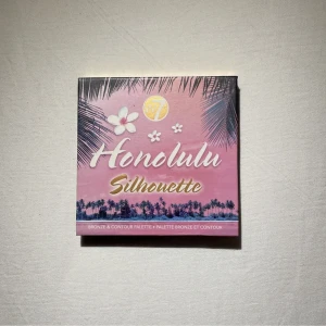 Bronze & Contour palett - Använd en gång och då endast den mörkaste färgen🩷🩷säljer då den aldrig kommer till användning!💗