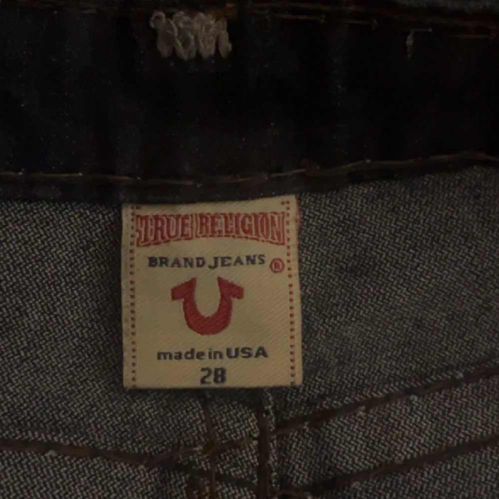 Jätte fina true religon jeans i storlek 28/32 i typ nyskick. Köptes för 2 veckor sen. Säljer dem för 850kr, kan gå ner i pris vid snabb affär, möts bara upp i Stockholm. Alltså ingen frakt tyvärr😋. Farkut & Housut.