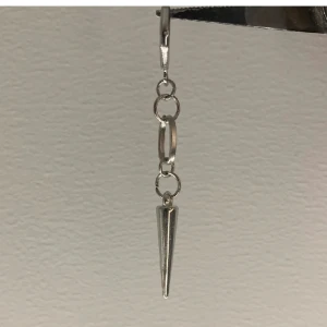 StilSthlm  - Så snyggt örhänge. Köp för 139kr/st eller ett par för 269kr. Kan göra i guld också. Modell 041.